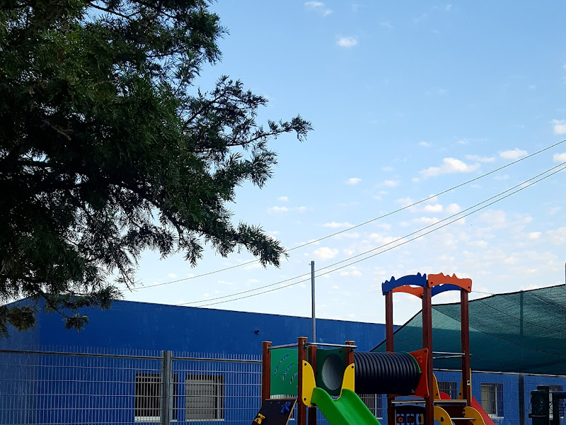 Foto 1 de Cooperativa Mista de Ensino do Laranjeiro - JI Os Dois Patinhos